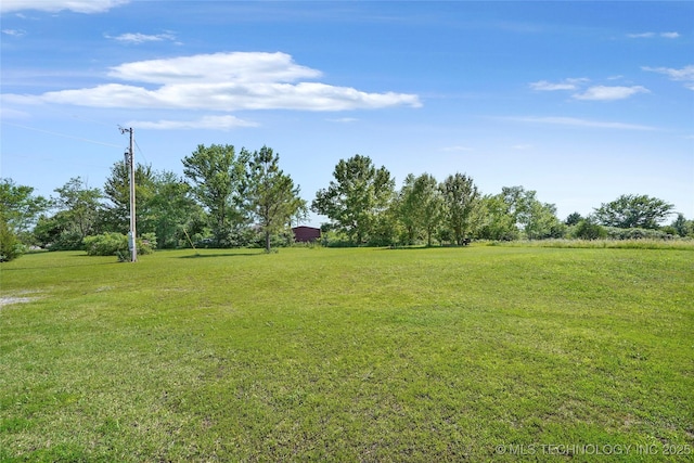 8323 S 2nd W, Muskogee, OK 74401 - view of grassy yard