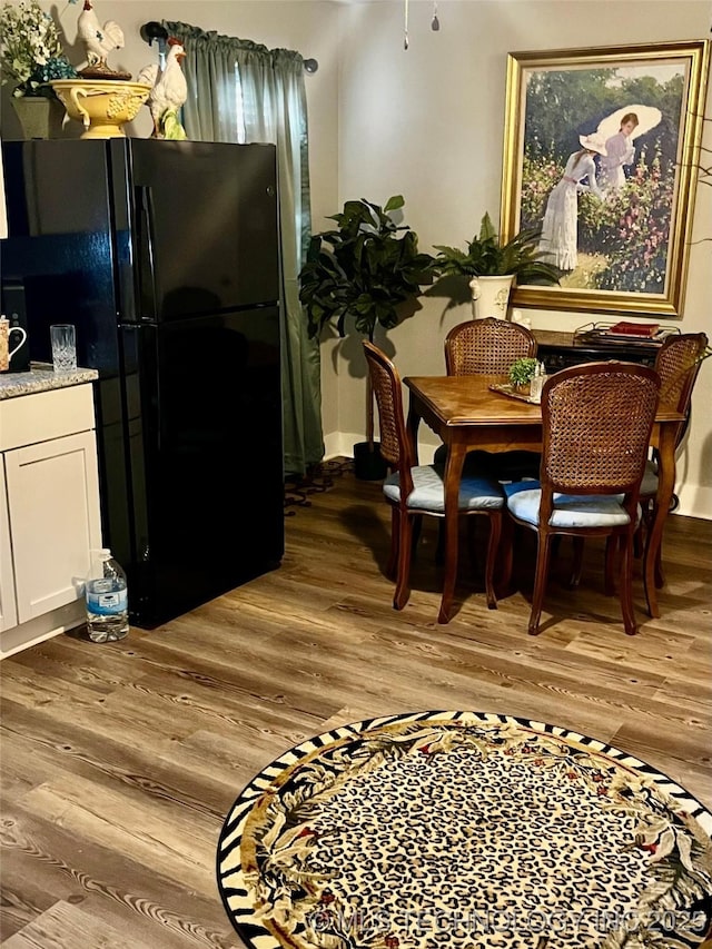 417 S 16th Ave, Durant, OK 74701 - dining room featuring light wood-type flooring and baseboards