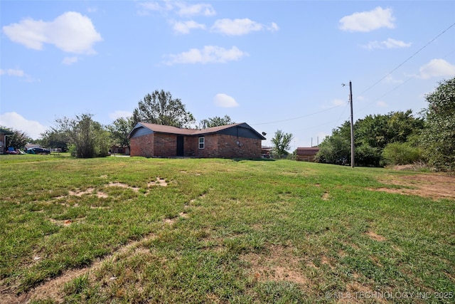 401 E 25th St, Okmulgee, OK 74447 - view of yard