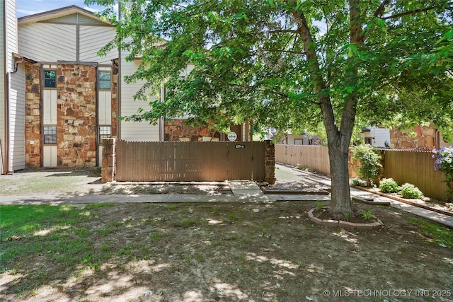 6374 S 80th E Ave Unit A, Tulsa, OK 74133 - view of yard with a gate