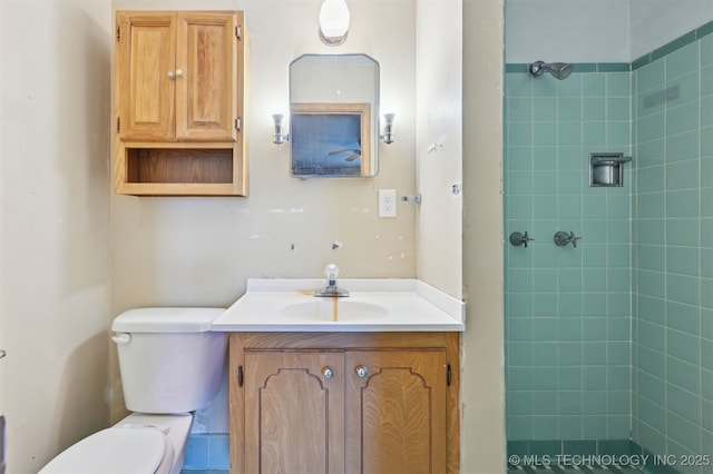 1604 E 55th Pl, Tulsa, OK 74105 - bathroom with toilet, vanity, and a tile shower