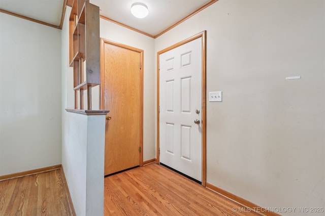 1604 E 55th Pl, Tulsa, OK 74105 - foyer with crown molding, light wood-style flooring, and baseboards