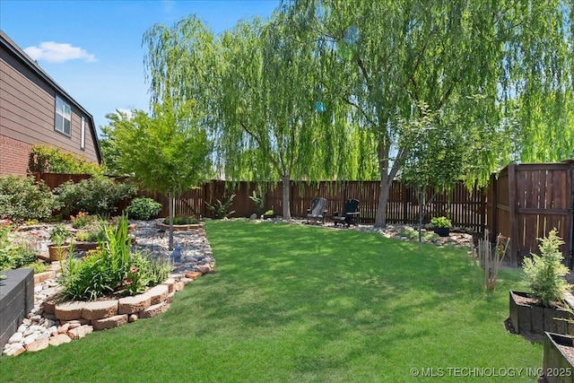 3000 S Tamarack Ave, Broken Arrow, OK 74012 - view of yard with a garden