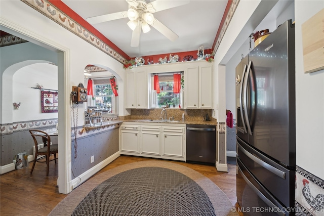 2403 S Troost Ave, Tulsa, OK 74114 - kitchen with stainless steel dishwasher, fridge with ice dispenser, light wood-type flooring, a sink, and a ceiling fan