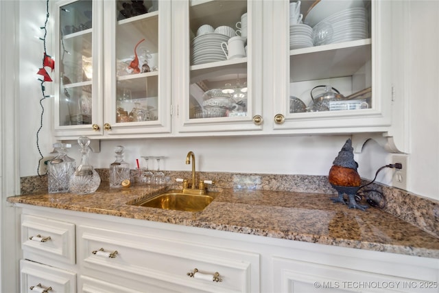 2403 S Troost Ave, Tulsa, OK 74114 - view of indoor wet bar