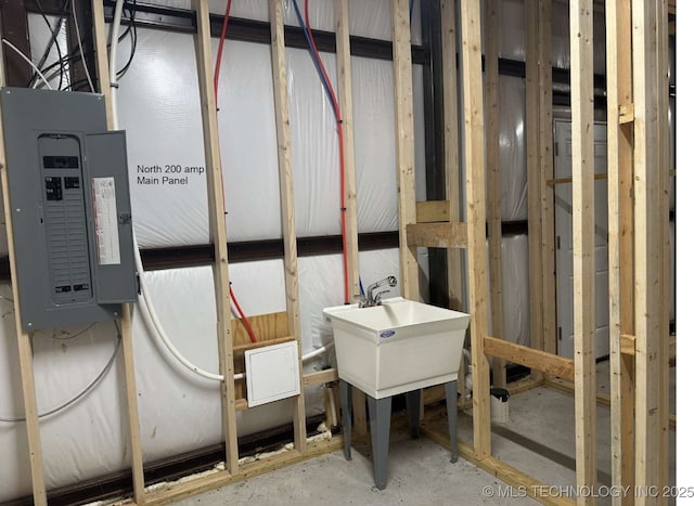 199 Shadow Ln, Ardmore, OK 73401 - unfinished below grade area with electric panel and a sink