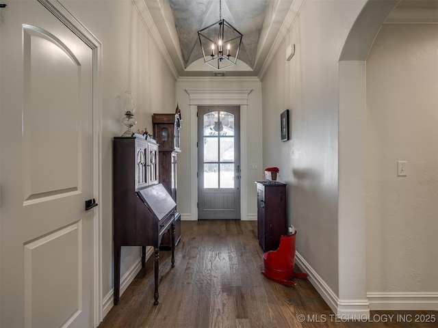 2915 E Rockford Pl, Broken Arrow, OK 74014 - foyer featuring dark wood-style flooring, arched walkways, a chandelier, and baseboards
