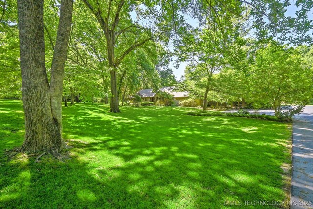 3898 E 72nd St, Tulsa, OK 74136 - view of grassy yard