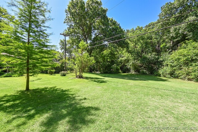 3898 E 72nd St, Tulsa, OK 74136 - view of green lawn