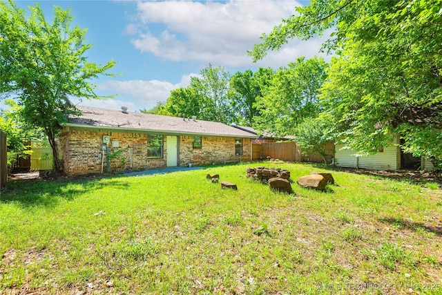 2207 Hillcrest Ct, Durant, OK 74701 - view of yard with an outbuilding
