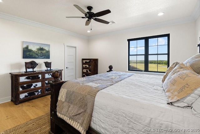 589 Three Mile Rd, Durant, OK 74701 - bedroom featuring light wood-style floors, ornamental molding, baseboards, recessed lighting, and a ceiling fan