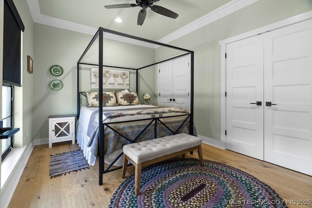 589 Three Mile Rd, Durant, OK 74701 - bedroom with crown molding, light wood-style flooring, baseboards, and ceiling fan