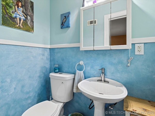 1626 S Dewey Ave, Bartlesville, OK 74003 - bathroom featuring toilet, a sink, and tile walls