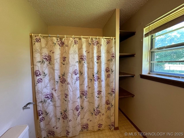 109948 S 4155th Rd, Checotah, OK 74426 - full bathroom featuring a textured ceiling, toilet, and curtained shower