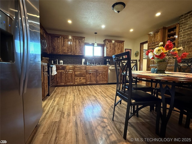 1965 Mcalester Lk, Mcalester, OK 74501 - kitchen with stainless steel appliances, light wood-type flooring, backsplash, a sink, and recessed lighting