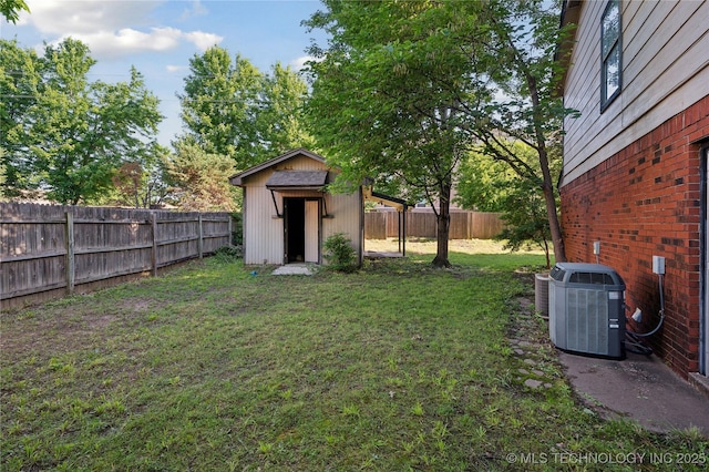 10511 S 83rd Cir, Tulsa, OK 74133 - view of yard featuring central AC unit
