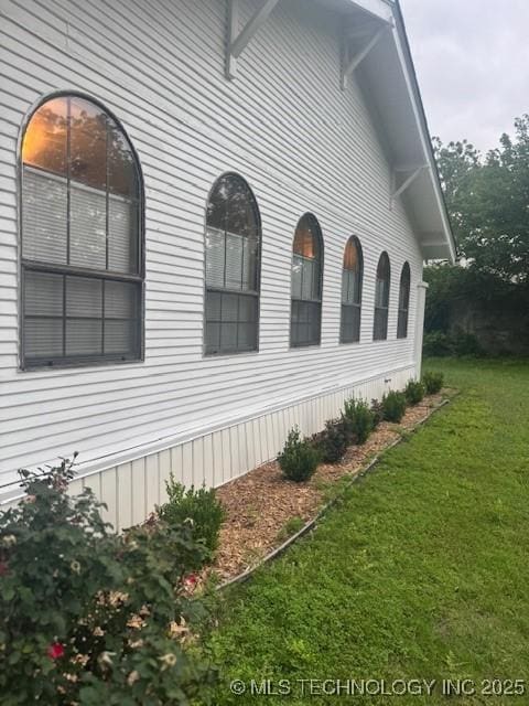 804 W Taliaferro, Madill, OK 73446 - view of side of property with a lawn