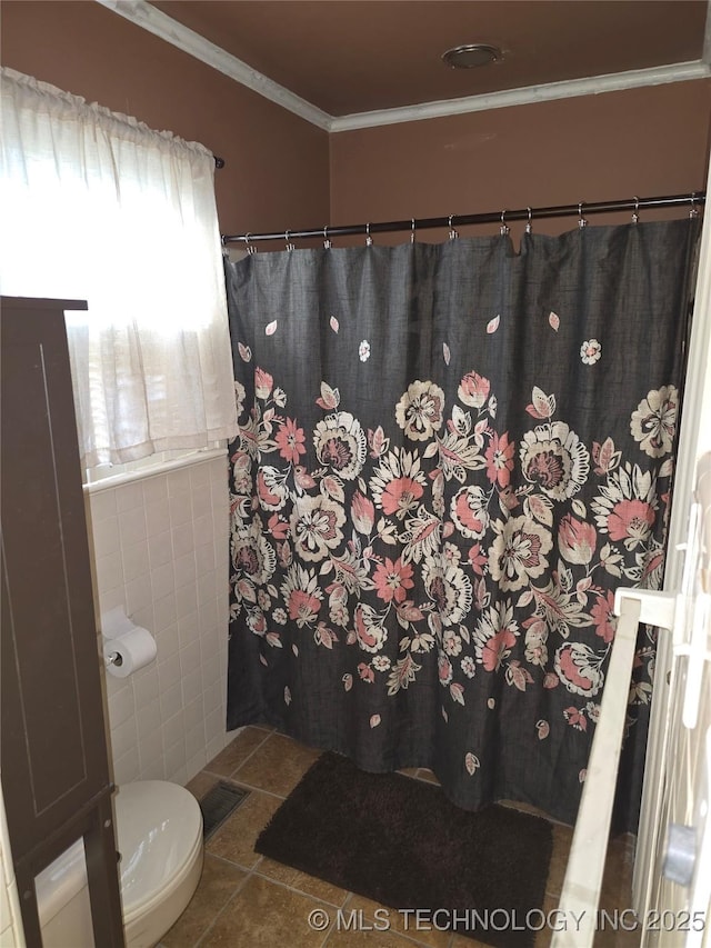 1324 N 3rd, Durant, OK 74701 - full bathroom featuring crown molding, toilet, tile patterned flooring, tile walls, and a shower with shower curtain