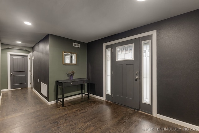 7423 S Urbana Ave, Tulsa, OK 74136 - foyer entrance with wood finished floors, baseboards, and recessed lighting