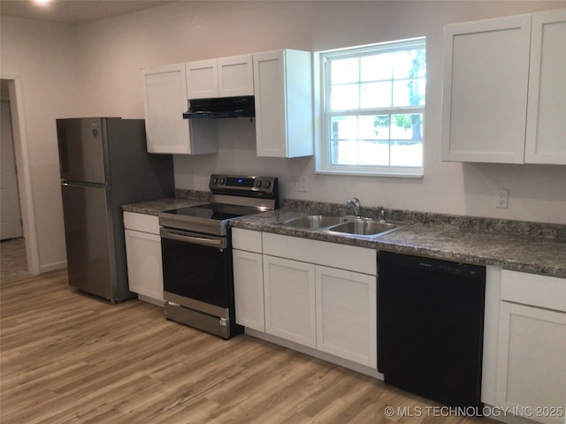 218 N Vann St, Pryor, OK 74361 - kitchen with appliances with stainless steel finishes, a sink, under cabinet range hood, light wood-style flooring, and dark countertops