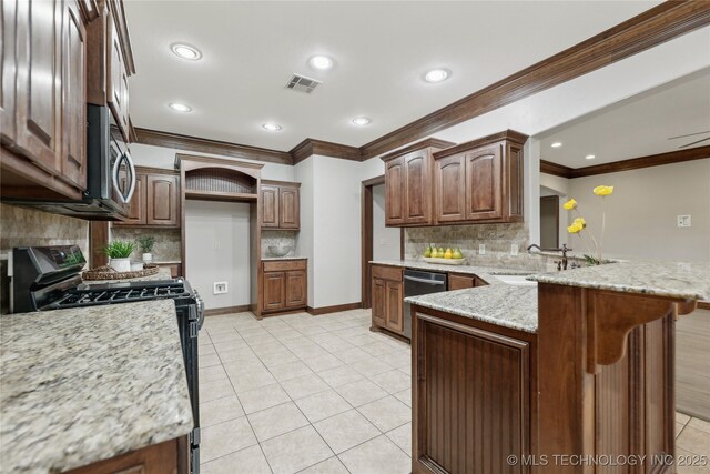 7083 E 85th St N, Owasso, OK 74055 - kitchen featuring stainless steel appliances, crown molding, a sink, a peninsula, and tasteful backsplash