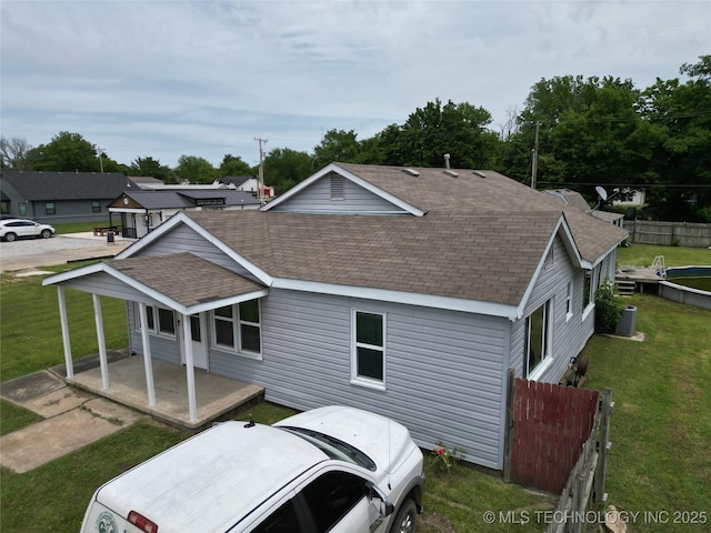 520 S Broadway Ave, Haskell, OK 74436 - rear view of property featuring a shingled roof and a porch