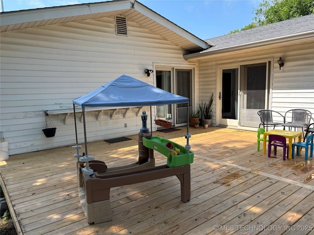 1113 S Meadow Dr, Ardmore, OK 73401 - wooden terrace with outdoor dining area