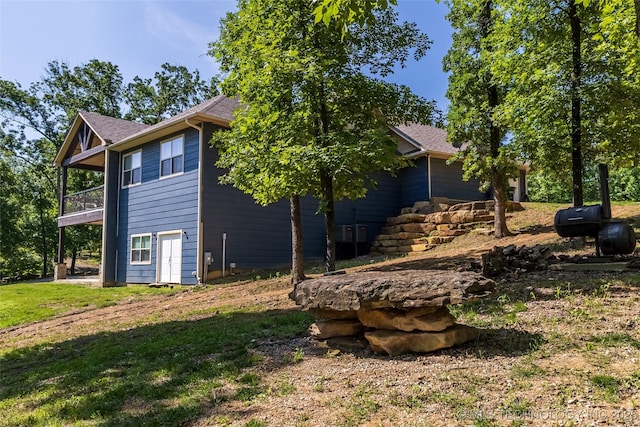 11802 Hickory Ln, Claremore, OK 74017 - view of side of home with a shingled roof