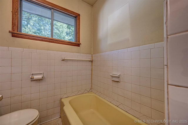 506 S 8th, Davis, OK 73030 - bathroom featuring tile walls, a garden tub, toilet, and wainscoting