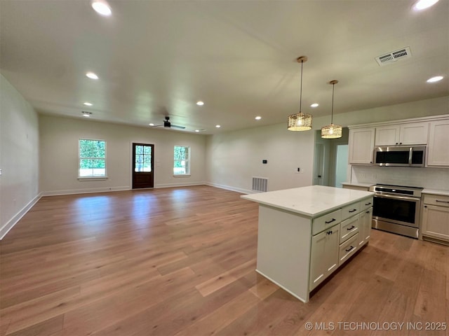 12443 Longboard Loop, Kingston, OK 73439 - kitchen featuring stainless steel appliances, recessed lighting, light wood-type flooring, light countertops, and a kitchen island