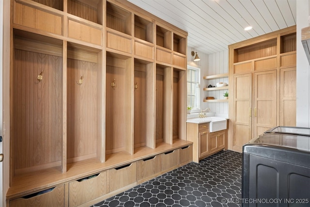 52 Redbud St, Carlton Landing, OK 74432 - mudroom featuring a sink, wooden ceiling, and independent washer and dryer