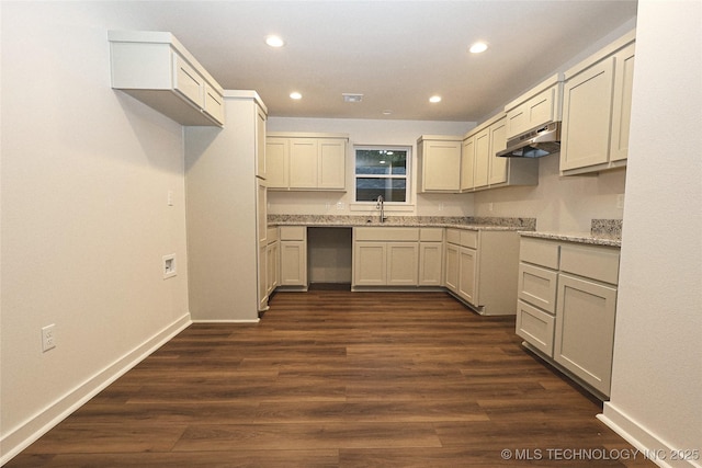 805 N Ridgeway St, Sapulpa, OK 74066 - kitchen featuring under cabinet range hood, recessed lighting, dark wood finished floors, baseboards, and a sink