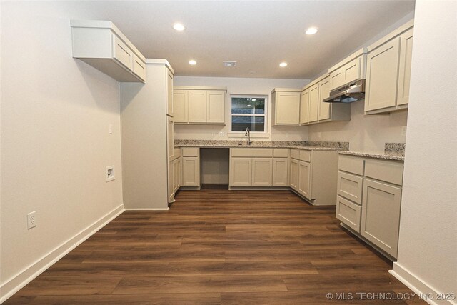805 N Ridgeway St, Sapulpa, OK 74066 - kitchen with under cabinet range hood, recessed lighting, and dark wood-style flooring