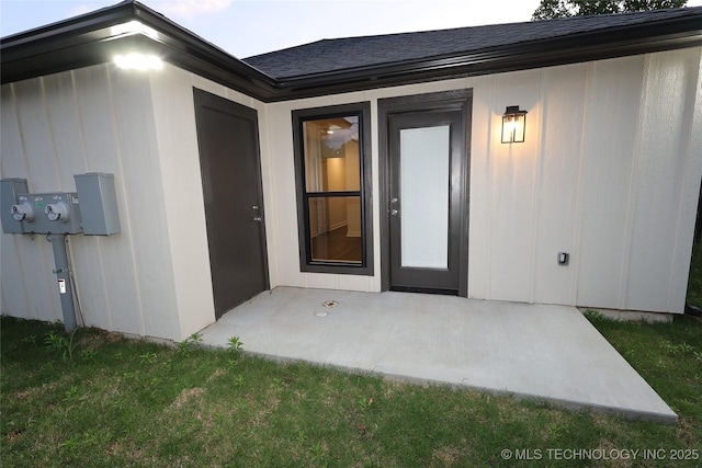 805 N Ridgeway St, Sapulpa, OK 74066 - doorway to property with a yard and roof with shingles