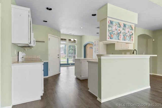 20001 E 46th St, Broken Arrow, OK 74014 - kitchen with arched walkways, dark wood-style floors, and recessed lighting