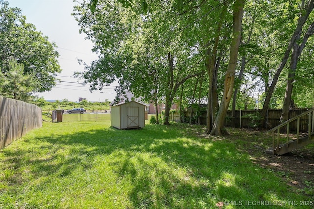 909 N Cheyenne Ave, Tulsa, OK 74106 - view of yard