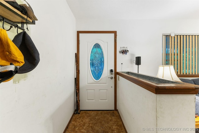 709 N Maple, Konawa, OK 74849 - foyer with baseboards