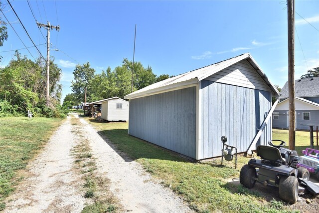 208 N Vine Ave, Cleveland, OK 74020 - view of shed