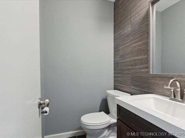 5339 S 32nd W Ave, Tulsa, OK 74107 - bathroom with toilet, vanity, and tasteful backsplash