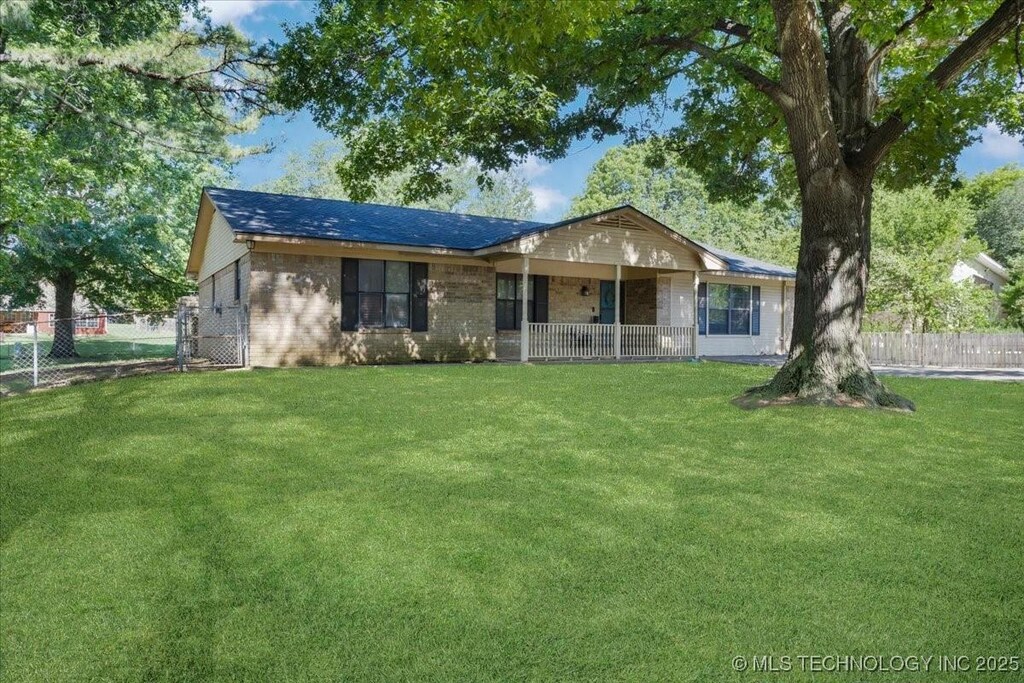 211 Meadowlark, Durant, OK 74701 - photo 1