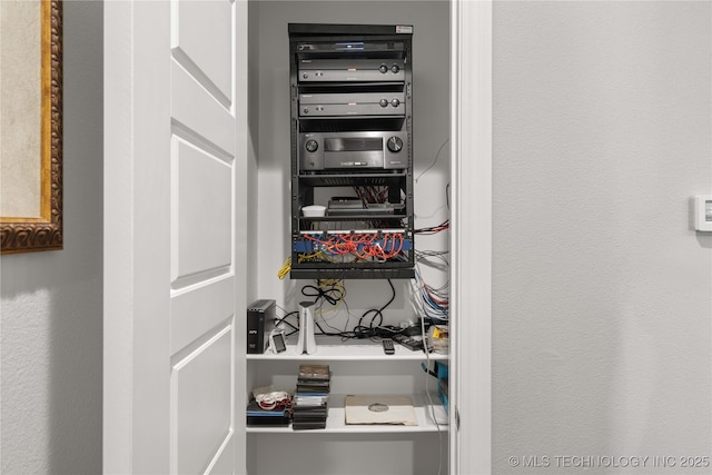 1580 Dawson Dr, Fort Gibson, OK 74434 - view of closet