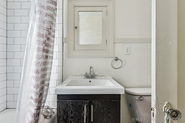 1224 S Columbia Pl, Tulsa, OK 74104 - full bath with toilet, a shower with shower curtain, and a sink
