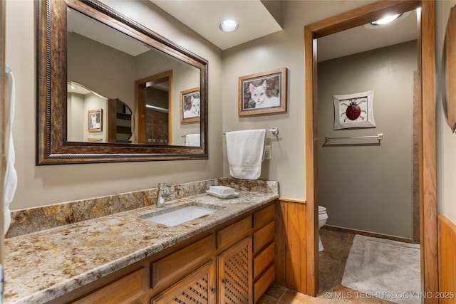 6232 S Jamestown Ave, Tulsa, OK 74136 - full bath featuring vanity, toilet, and wainscoting