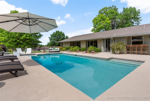 6232 S Jamestown Ave, Tulsa, OK 74136 - view of pool featuring a patio area and outdoor lounge area