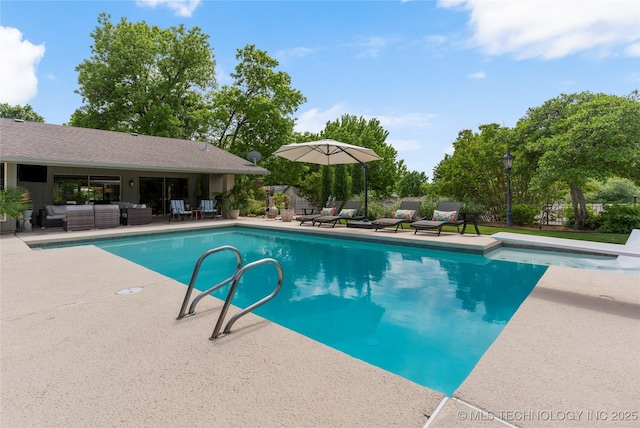 6232 S Jamestown Ave, Tulsa, OK 74136 - swimming pool with an outdoor hangout area, a diving board, and a patio area
