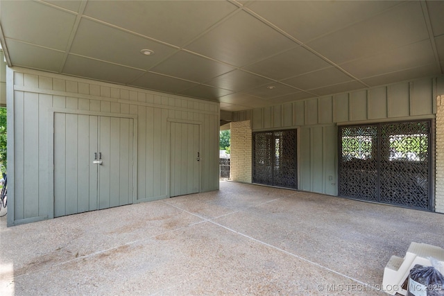 6232 S Jamestown Ave, Tulsa, OK 74136 - unfurnished bedroom featuring a drop ceiling