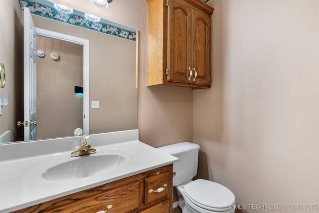 1940 Timberton Rd, Sapulpa, OK 74066 - bathroom featuring vanity, toilet, and a textured wall