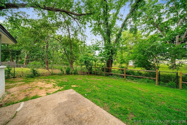 602 S Sunset Dr, Claremore, OK 74017 - view of yard featuring a patio area