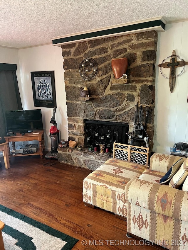 95398 S 4556, Vian, OK 74962 - living area featuring a textured ceiling, crown molding, wood finished floors, and a fireplace