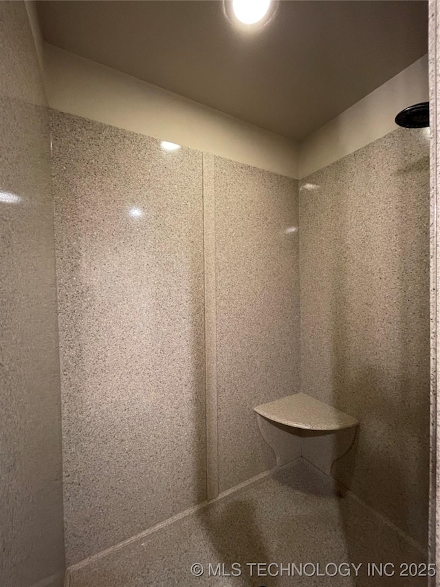 2613 W Van Buren Ct, Broken Arrow, OK 74011 - full bath with a shower